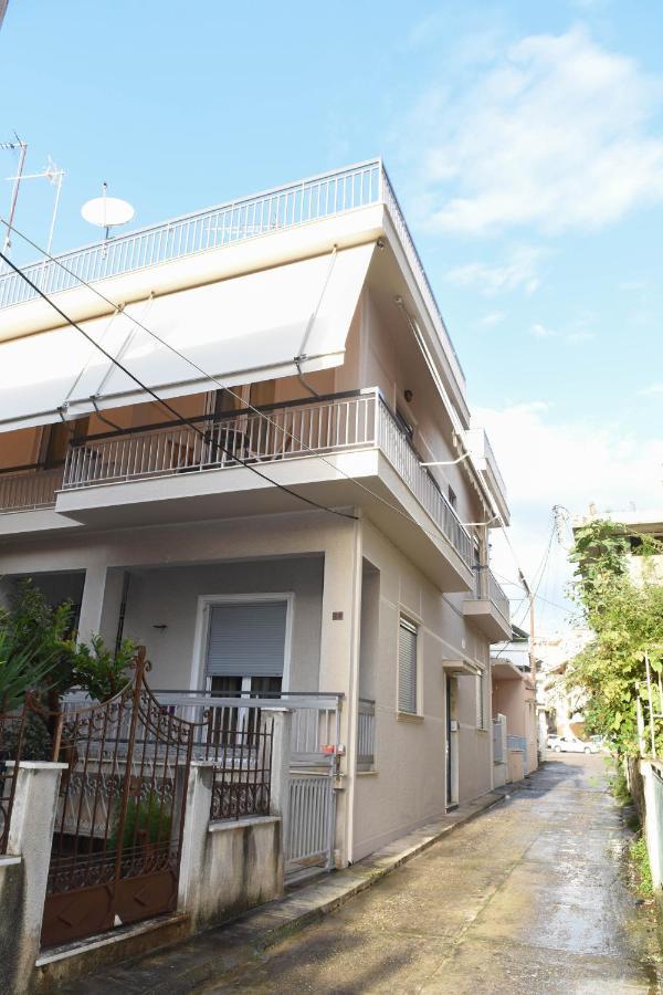 Ellis House Apartman Agrínio Kültér fotó