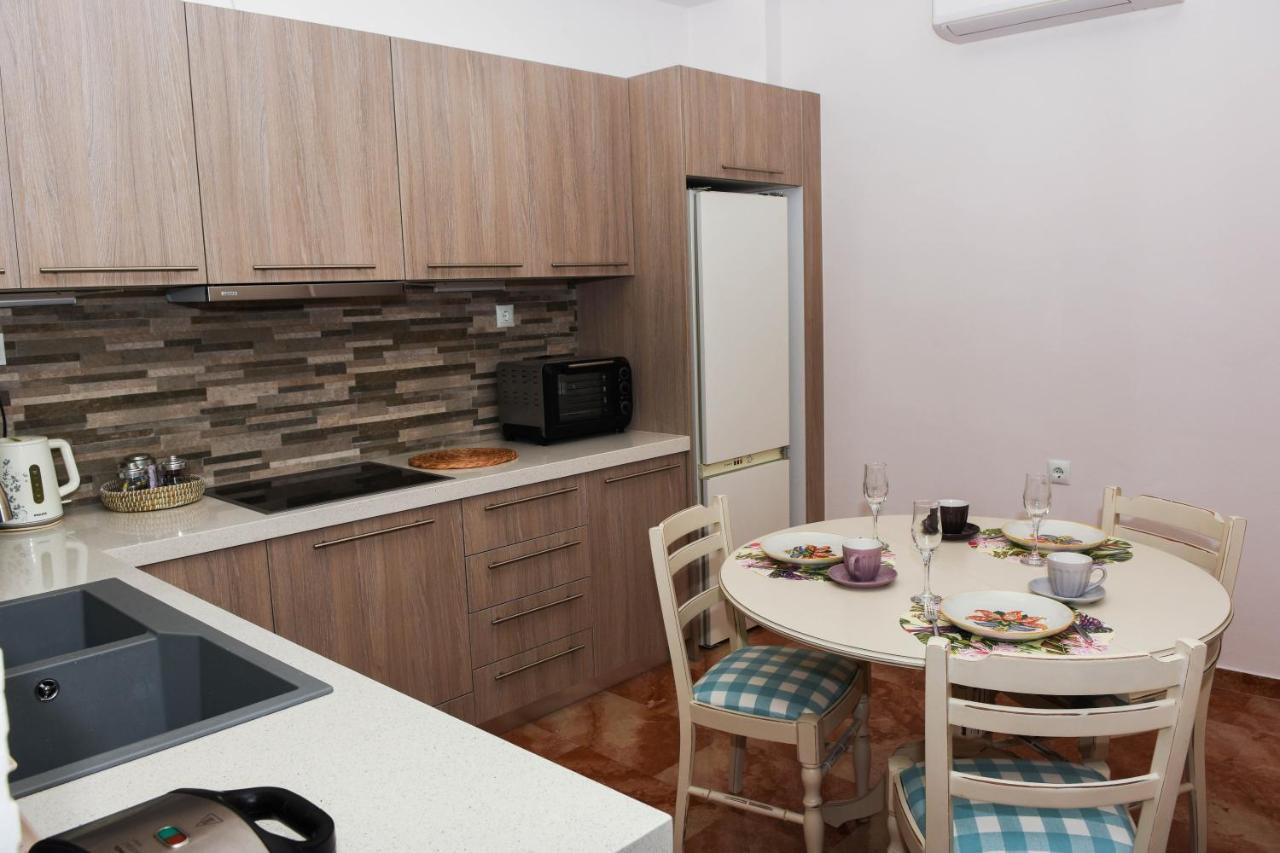 Ellis House Apartman Agrínio Kültér fotó
