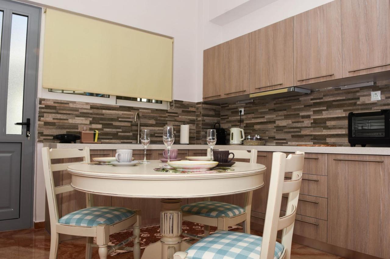 Ellis House Apartman Agrínio Kültér fotó